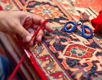 خدمات تخصصی و حرفه ای رفوی فرش در قالیشویی شهر زیبا